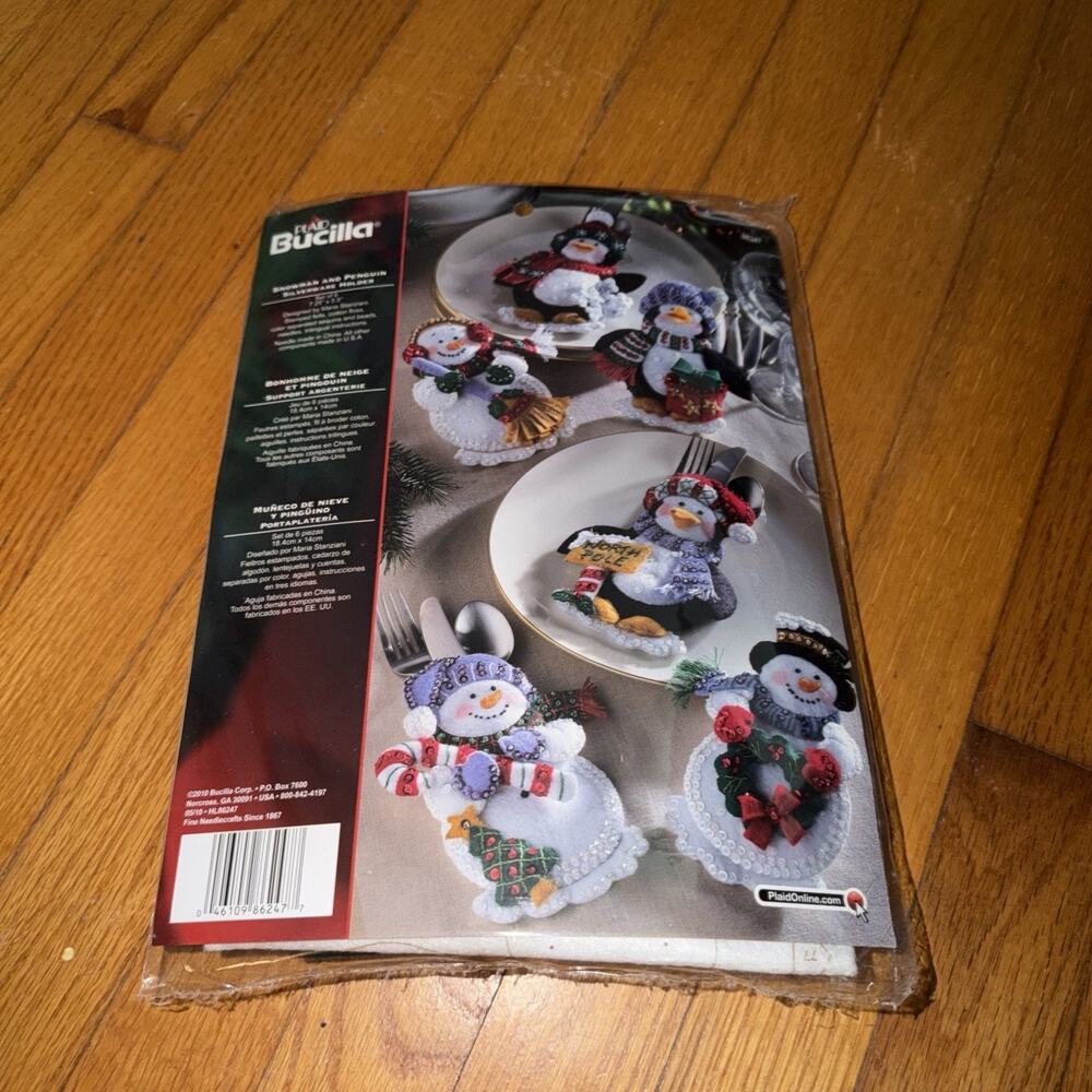 BUCILLA NIP 86247 SNOWMAN AND PENGUIN SILVERWARE HOLDERS KIT SET of 6 NEW Sealed